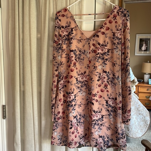 Spring dress - Picture 2 of 2